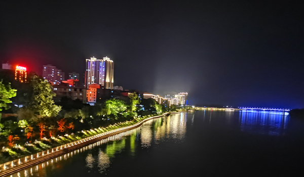 东岸亮化